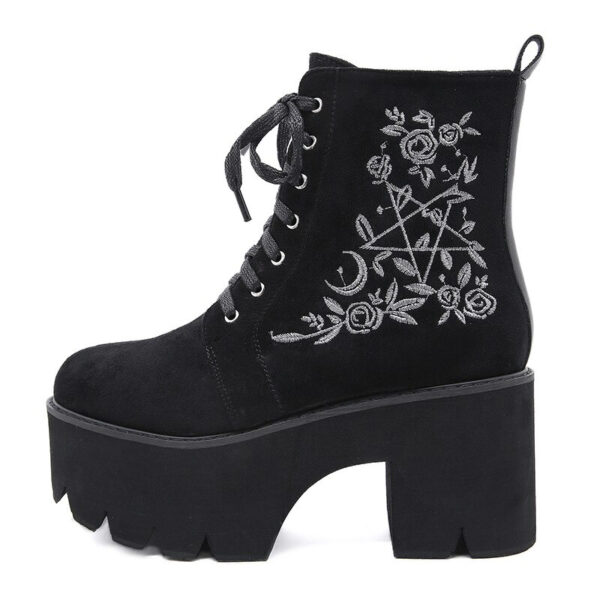 Niedliche Emo-Stiefel