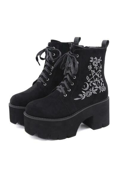 Niedliche Emo-Stiefel