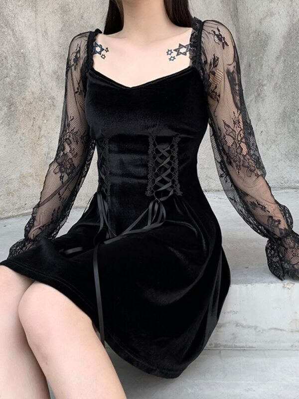 Kurzes Emo-Kleid