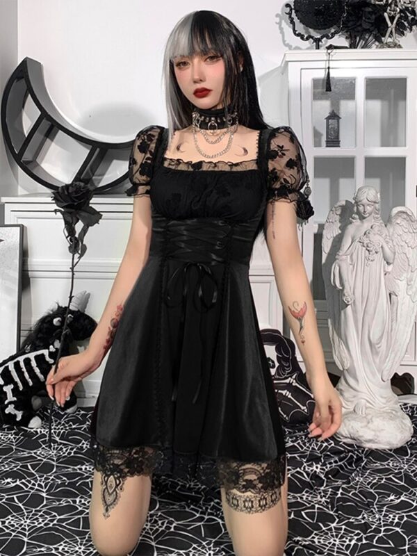 Hübsches Emo-Kleid