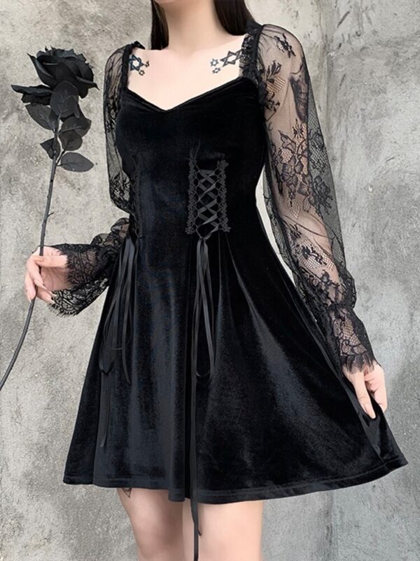 Kurzes Emo-Kleid