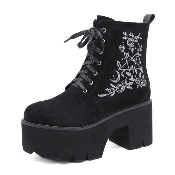 Niedliche Emo-Stiefel