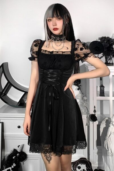 Hübsches Emo-Kleid