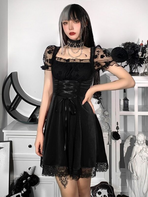 Hübsches Emo-Kleid