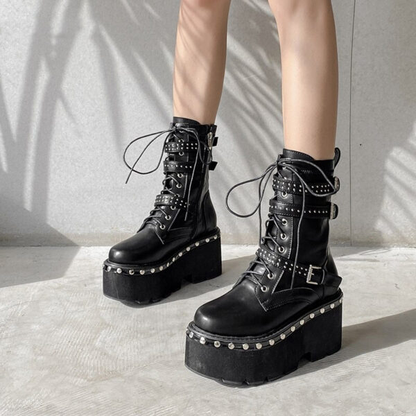 Emo Stiefel mit Spikes