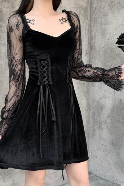 Kurzes Emo-Kleid