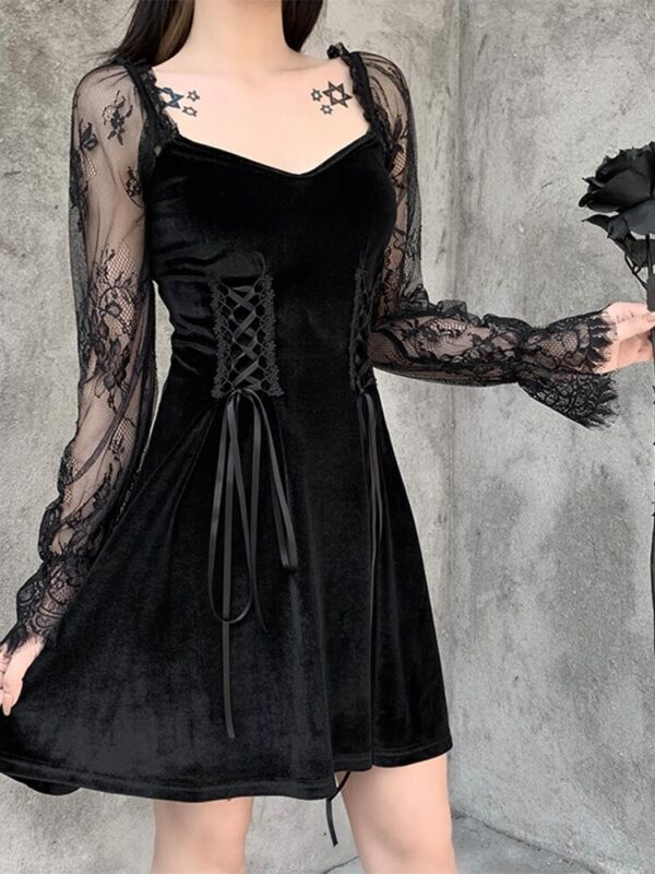 Kurzes Emo-Kleid