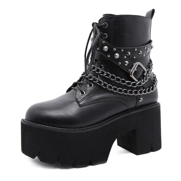 Lange Emo-Stiefel