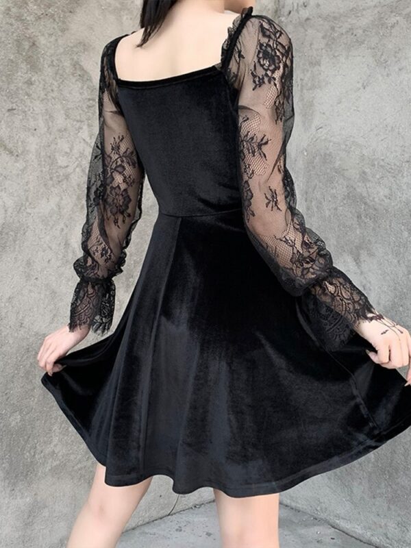 Kurzes Emo-Kleid