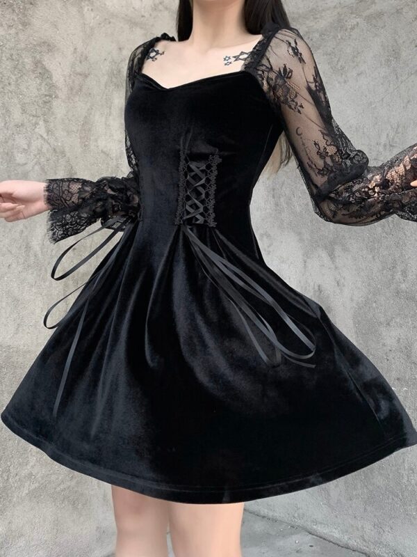 Kurzes Emo-Kleid